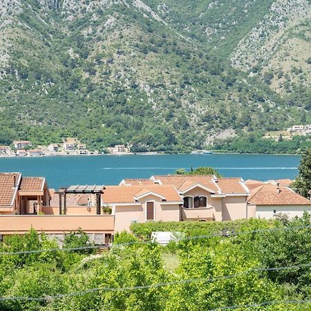 Sunshine Appartement Kotor Buitenkant foto